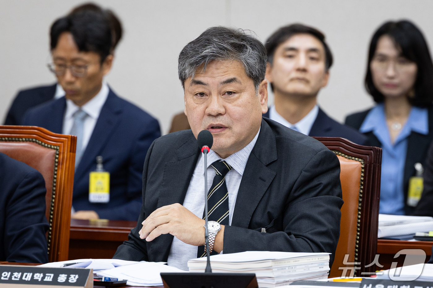 (서울=뉴스1) 유승관 기자 = 이인재 인천대학교 총장이 16일 서울 여의도 국회에서 열린 교육위원회의 서울대학교 등에 대한 국정감사에 출석해 의원 질의에 답하고 있다. 2026. …