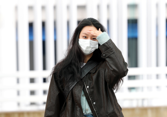 혜리, 출국