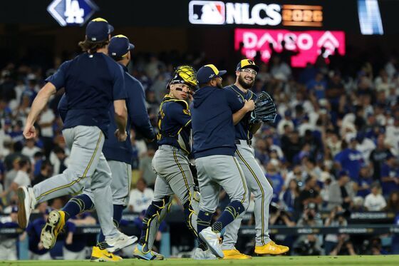 MLB 밀워키, 44년 만에 월드시리즈 진출…빛바랜 오타니 3점포