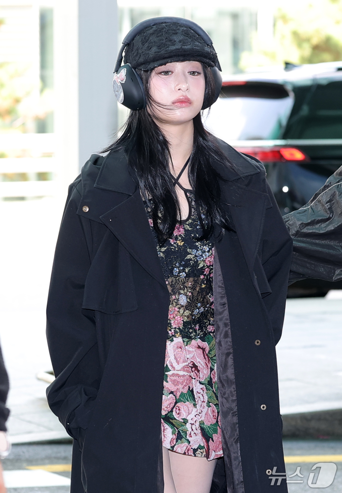 (인천공항=뉴스1) 권현진 기자 = 그룹 베이비몬스터 아현이 해외 일정을 위해 16일 인천국제공항을 통해 인도네시아 자카르타로 출국하고 있다. 2026.10.16/뉴스1