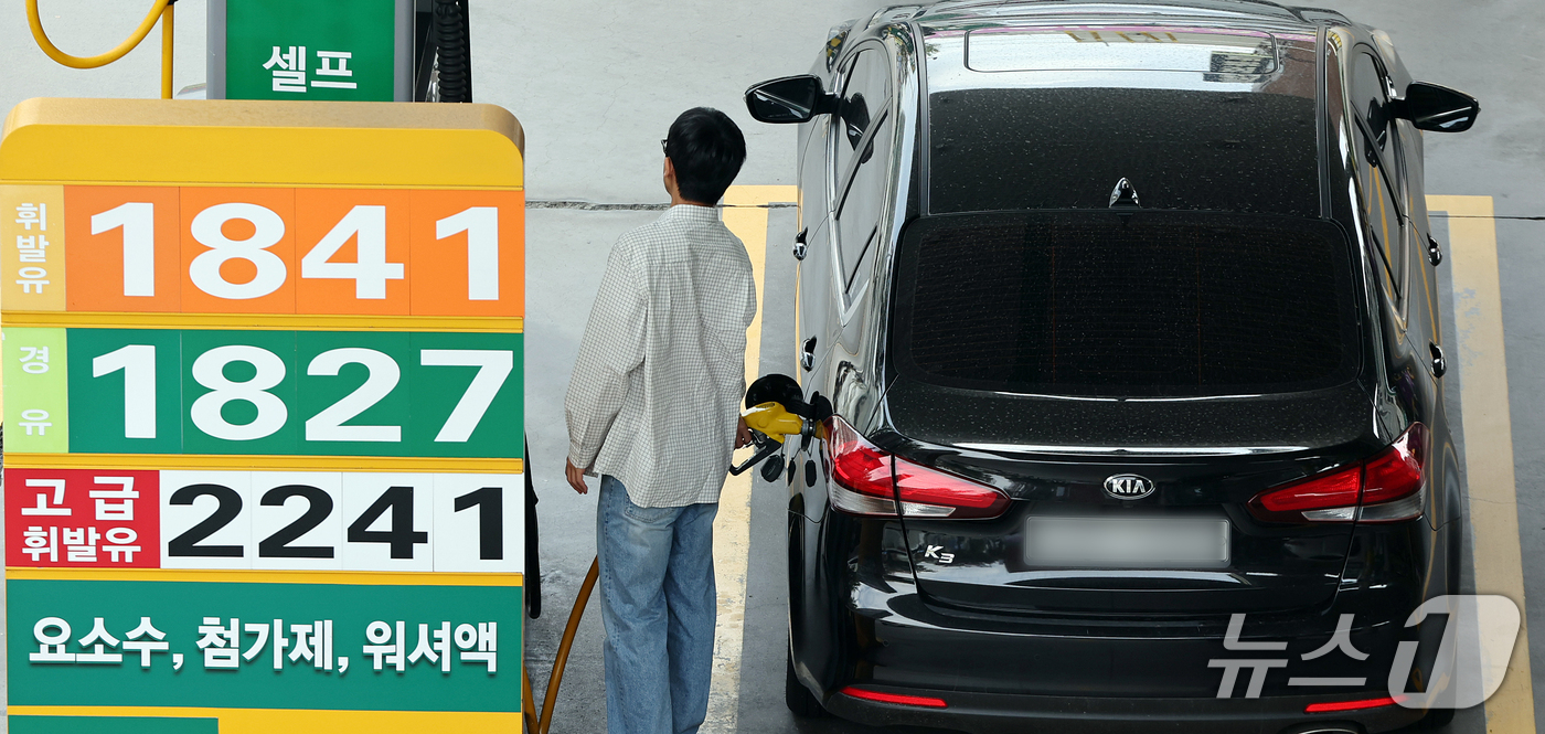 (서울=뉴스1) 김진환 기자 = 지난달 원·달러 환율 하락에도 국제유가가 28.1% 급등하면서 수입물가가 전월 대비 1.7% 올라 넉 달 만에 상승 전환했다.반면 수출물가는 0.8 …