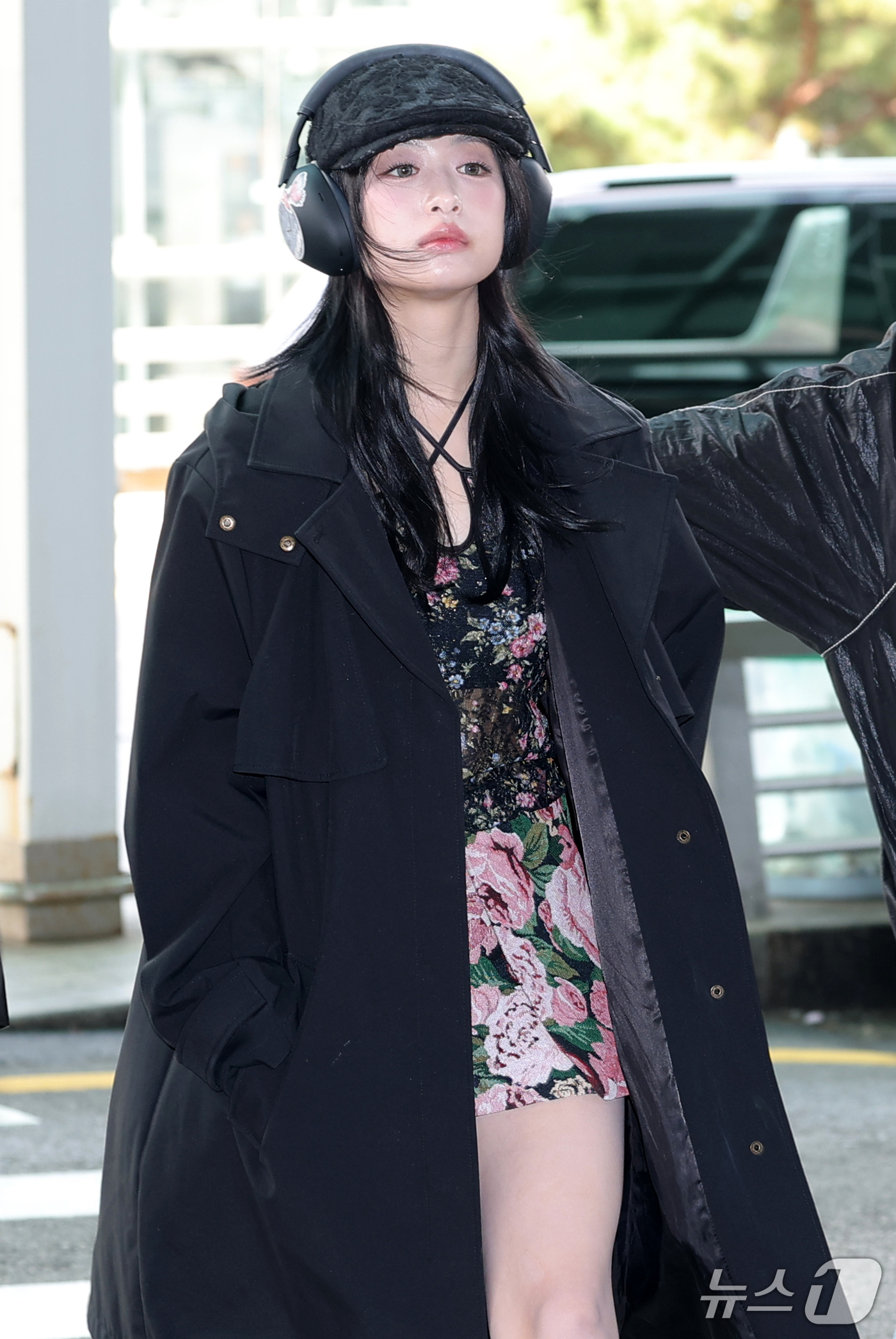 (인천공항=뉴스1) 권현진 기자 = 그룹 베이비몬스터 아현이 해외 일정을 위해 16일 인천국제공항을 통해 인도네시아 자카르타로 출국하고 있다. 2026.10.16/뉴스1