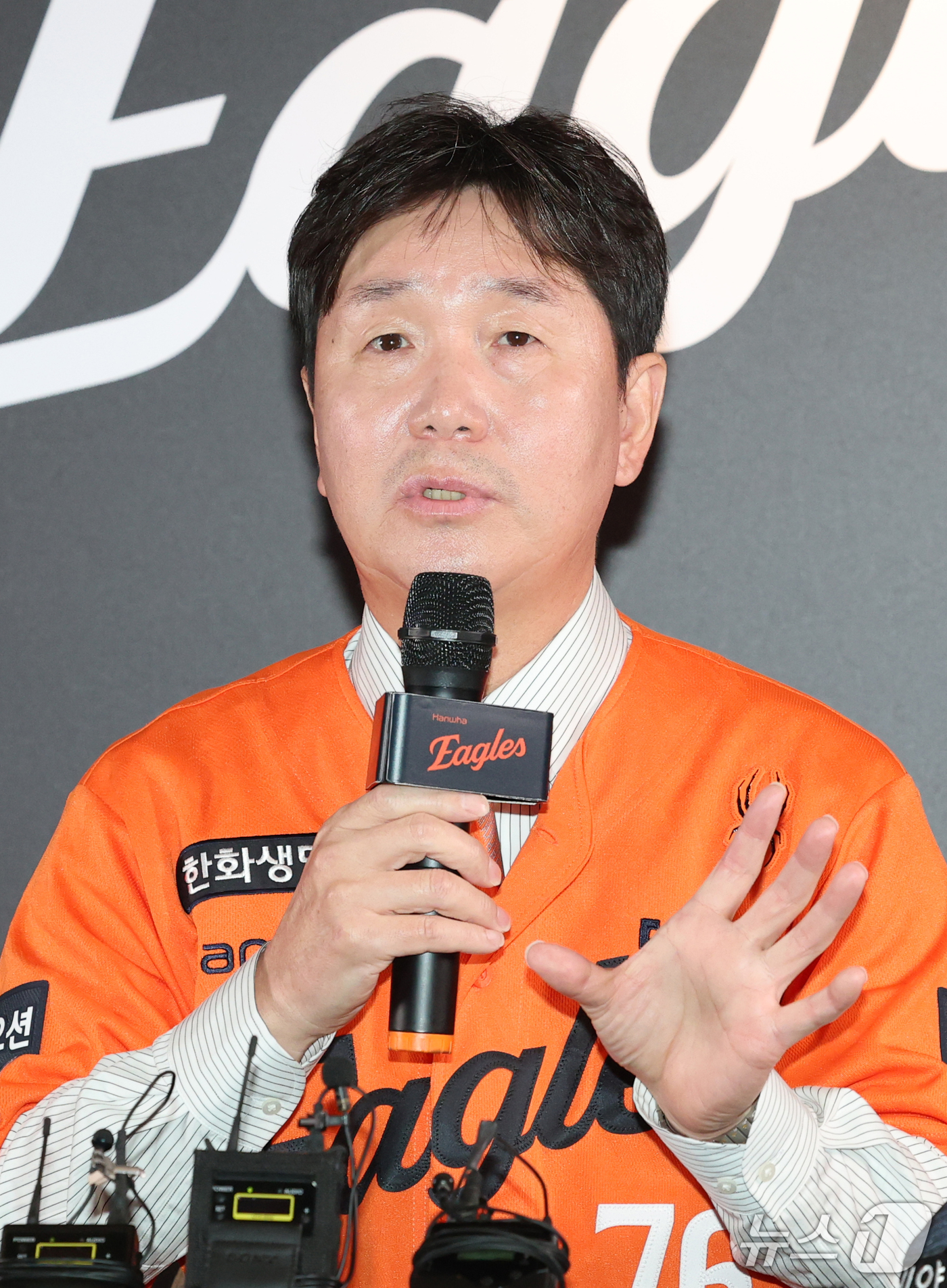 (대전=뉴스1) 김기태 기자 = 류지현 한화이글스 신임 감독이 16일 대전 한화생명볼파크에서 열린 취임식에서 소감을 밝히고 있다. 2026.10.16/뉴스1