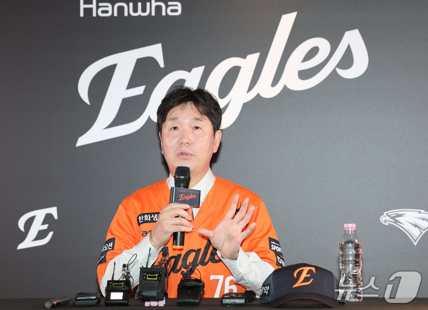 (대전=뉴스1) 김기태 기자 = 류지현 한화이글스 신임 감독이 16일 대전 한화생명볼파크에서 열린 취임식에서 소감을 밝히고 있다. 2026.10.16/뉴스1