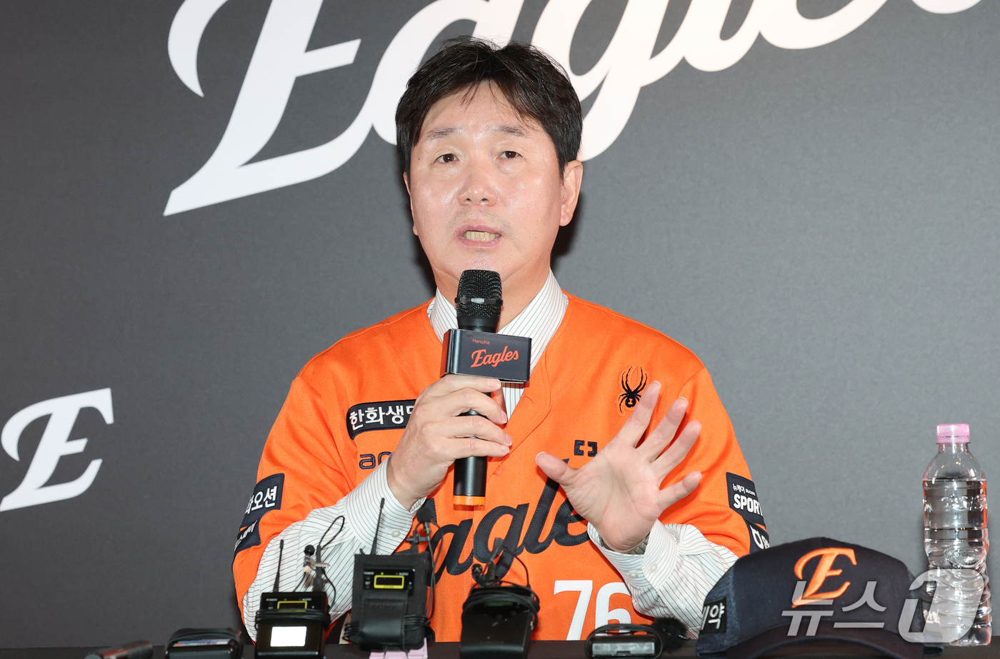 (대전=뉴스1) 김기태 기자 = 류지현 한화이글스 신임 감독이 16일 대전 한화생명볼파크에서 열린 취임식에서 소감을 밝히고 있다. 2026.10.16/뉴스1