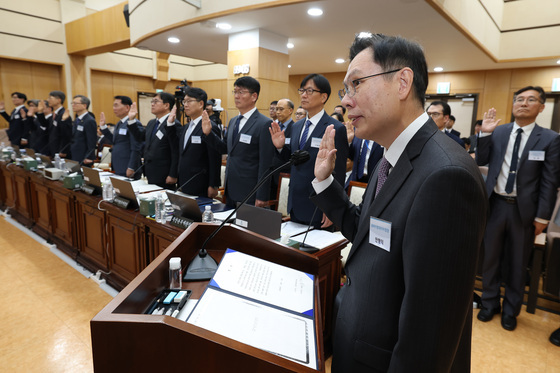 [국감] 선서하는 안형익 동북지방데이터청장