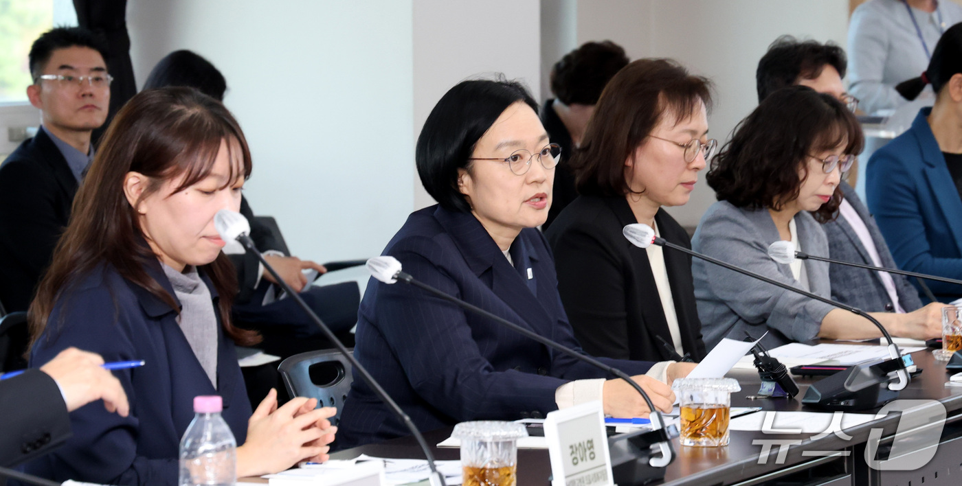 (대전=뉴스1) 김기남 기자 = 한성숙 국무총리가 16일 대전시 대전광역시 서구청에서 열린 의료·요양 통합돌봄 간담회에 참석하여 발언하고 있다. 2026.10.16/뉴스1