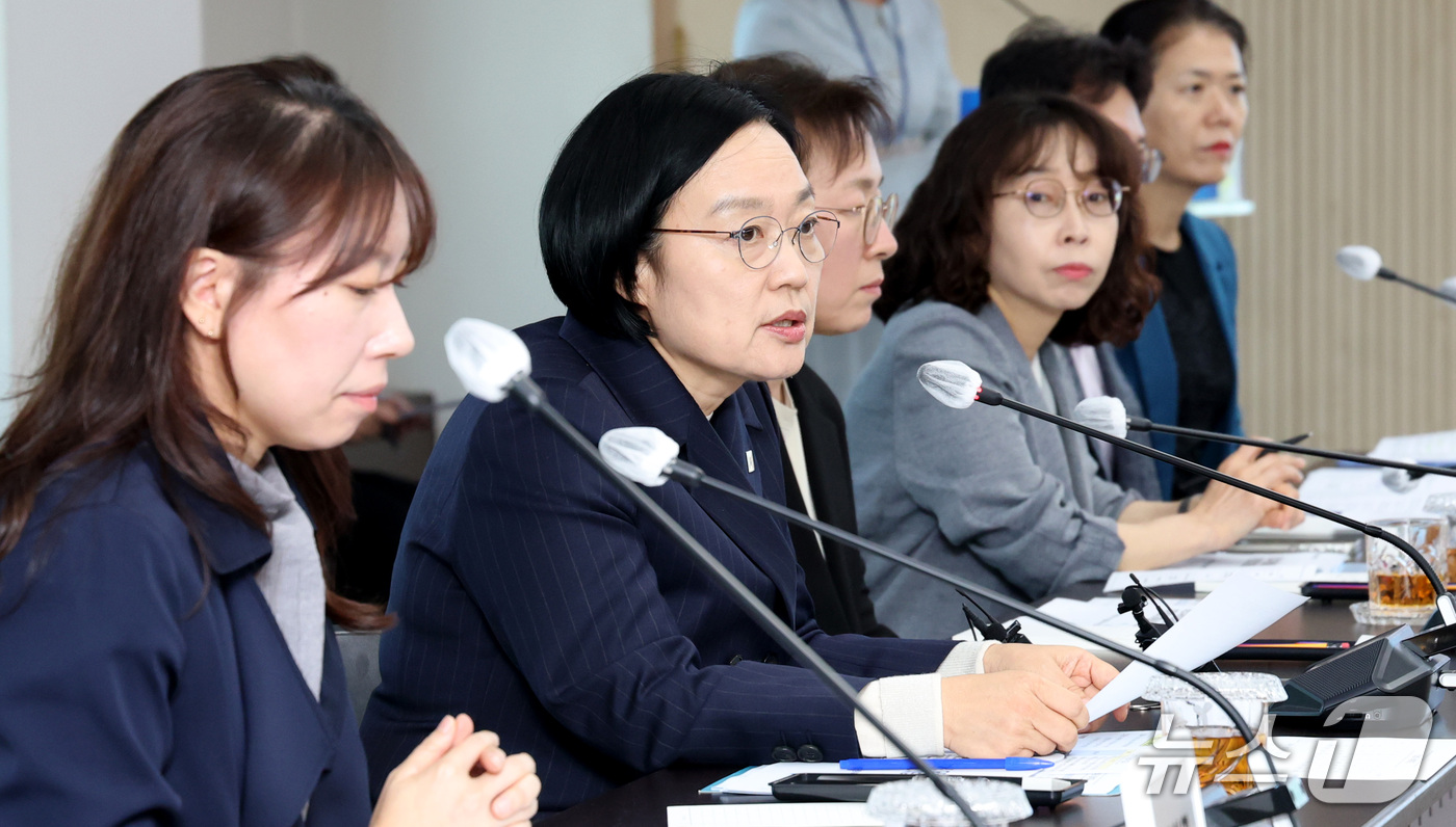 (대전=뉴스1) 김기남 기자 = 한성숙 국무총리가 16일 대전시 대전광역시 서구청에서 열린 의료·요양 통합돌봄 간담회에 참석하여 발언하고 있다. 2026.10.16/뉴스1