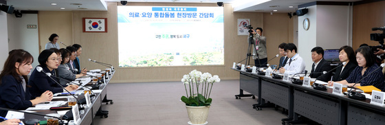 의료·요양 통합돌봄 간담회 발언하는 한성숙 국무총리