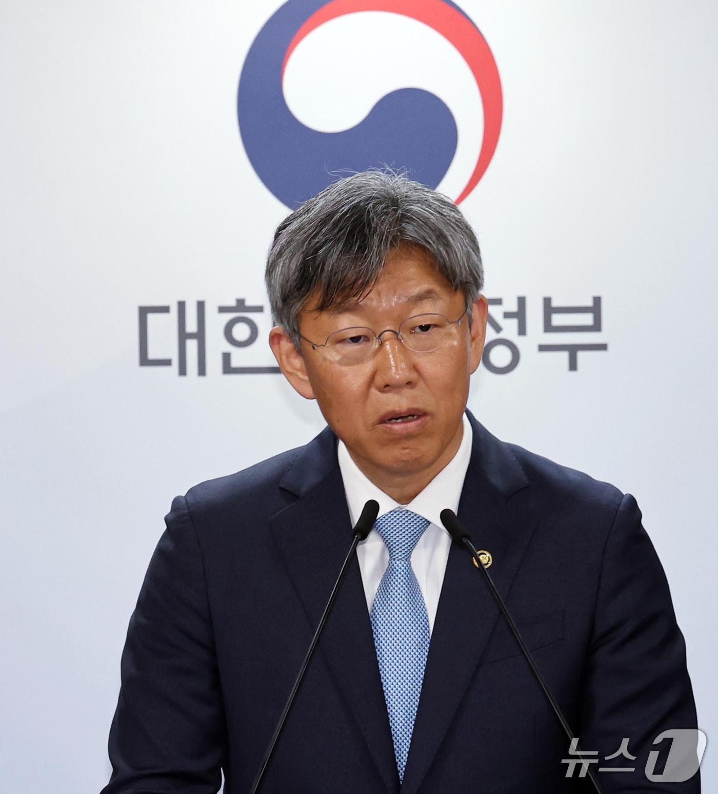 (서울=뉴스1) 이종덕 기자 = 김이탁 국토교통부 1차관이 16일 서울 종로구 정부서울청사에서 제1차 주택 공급 정례브리핑을 하고 있다. 정부는 주택공급 정례브리핑을 신설하고 정책 …