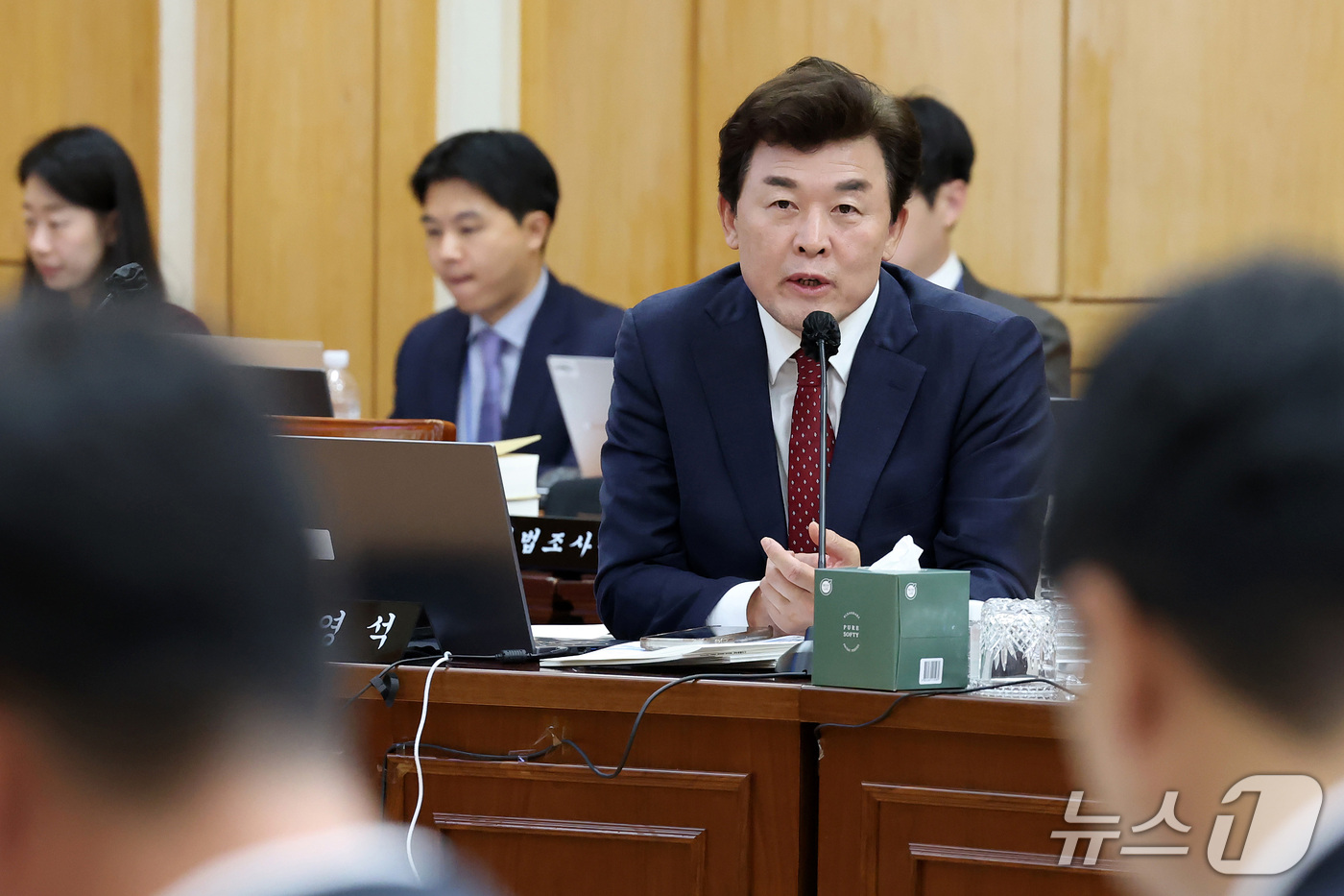(대구=뉴스1) 공정식 기자 = 윤영석 국민의힘(경남 양산시갑) 의원이 16일 대구 중구 한국은행 대구경북본부에서 열린 국회 재정경제기획위원회의 동북·동남지방데이터청, 부산·대구지 …