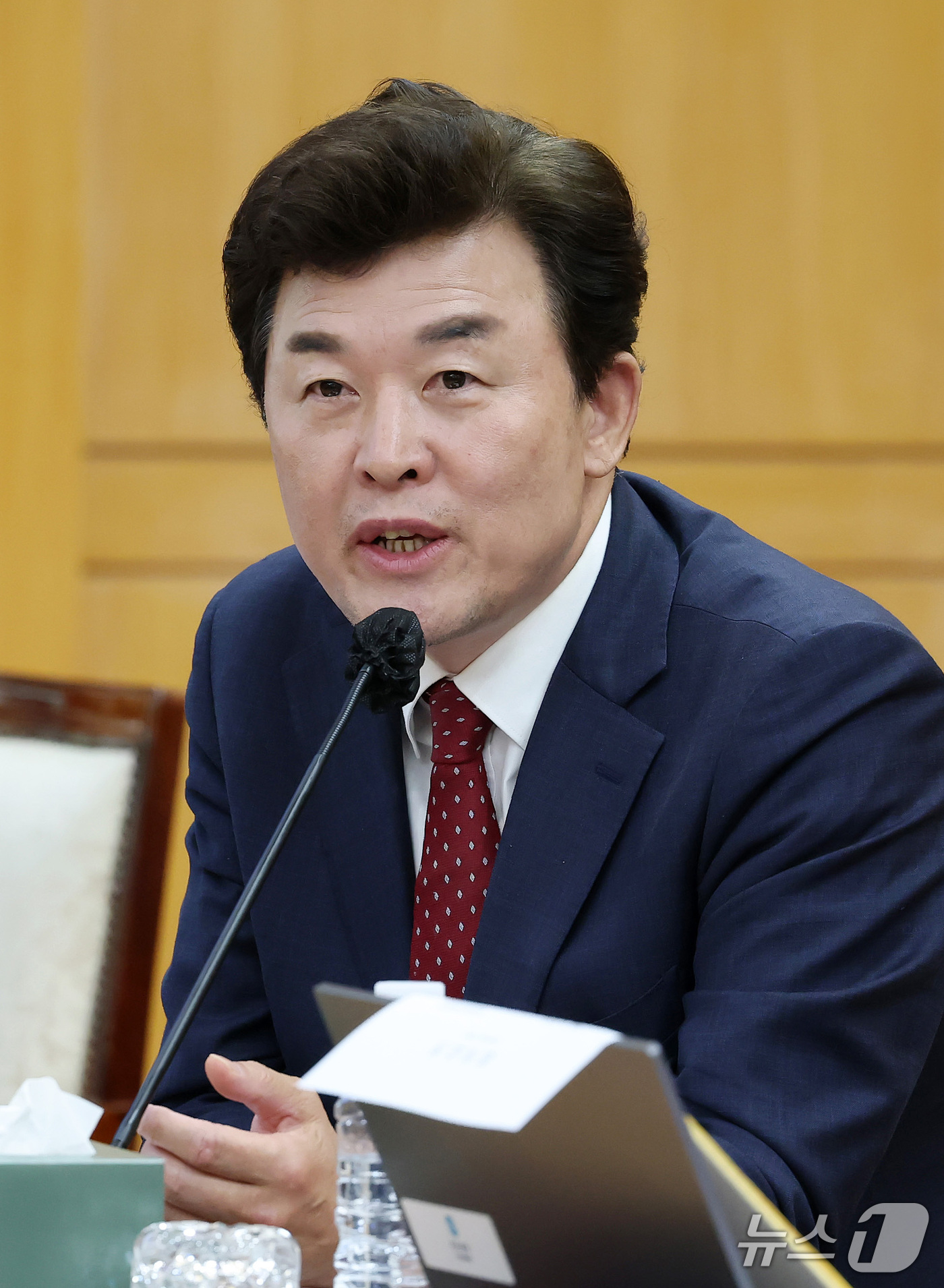 (대구=뉴스1) 공정식 기자 = 윤영석 국민의힘(경남 양산시갑) 의원이 16일 대구 중구 한국은행 대구경북본부에서 열린 국회 재정경제기획위원회의 동북·동남지방데이터청, 부산·대구지 …