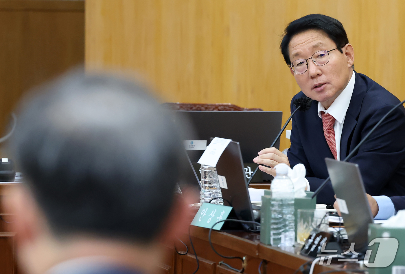 (대구=뉴스1) 공정식 기자 = 김상훈 국민의힘(대구 서구) 의원이 16일 대구 중구 한국은행 대구경북본부에서 열린 국회 재정경제기획위원회의 동북·동남지방데이터청, 부산·대구지방국 …