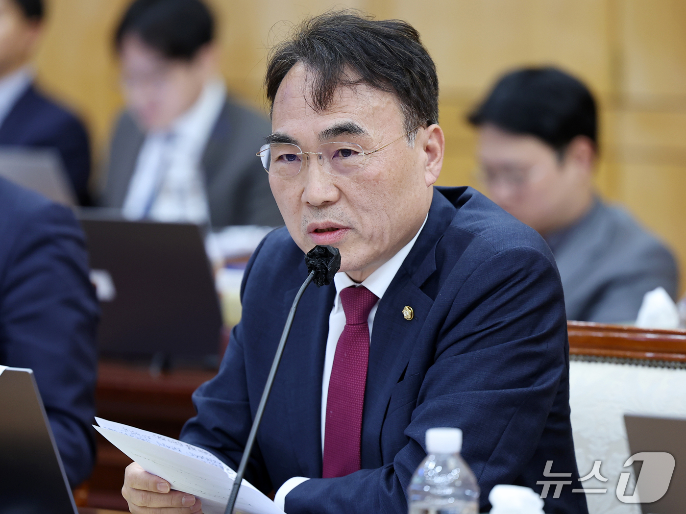 (대구=뉴스1) 공정식 기자 = 이종욱 국민의힘(경남 창원시진해구) 의원이 16일 대구 중구 한국은행 대구경북본부에서 열린 국회 재정경제기획위원회의 동북·동남지방데이터청, 부산·대 …