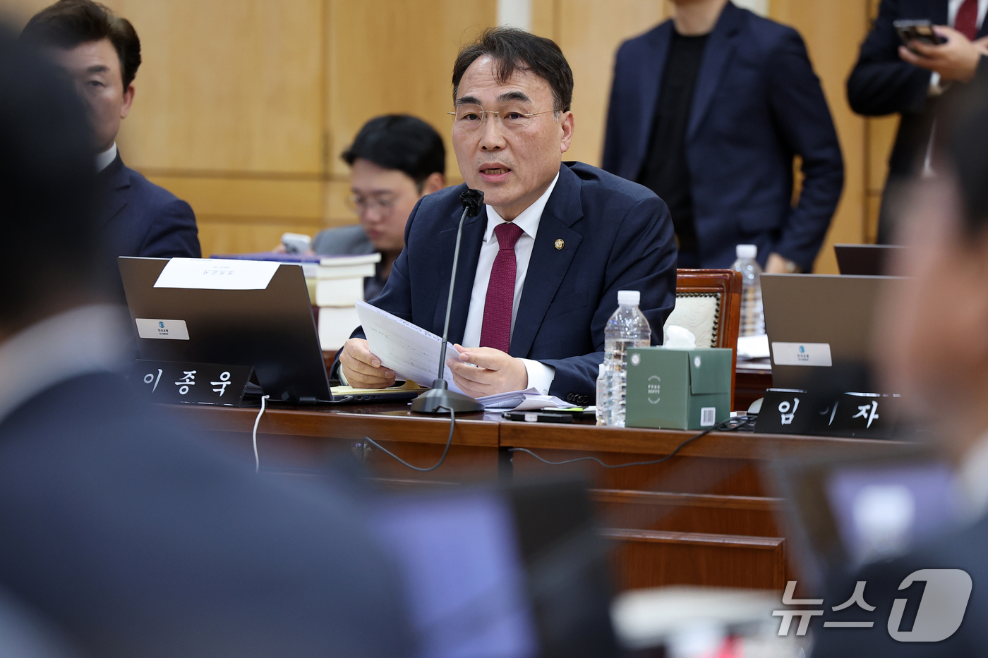 (대구=뉴스1) 공정식 기자 = 이종욱 국민의힘(경남 창원시진해구) 의원이 16일 대구 중구 한국은행 대구경북본부에서 열린 국회 재정경제기획위원회의 동북·동남지방데이터청, 부산·대 …