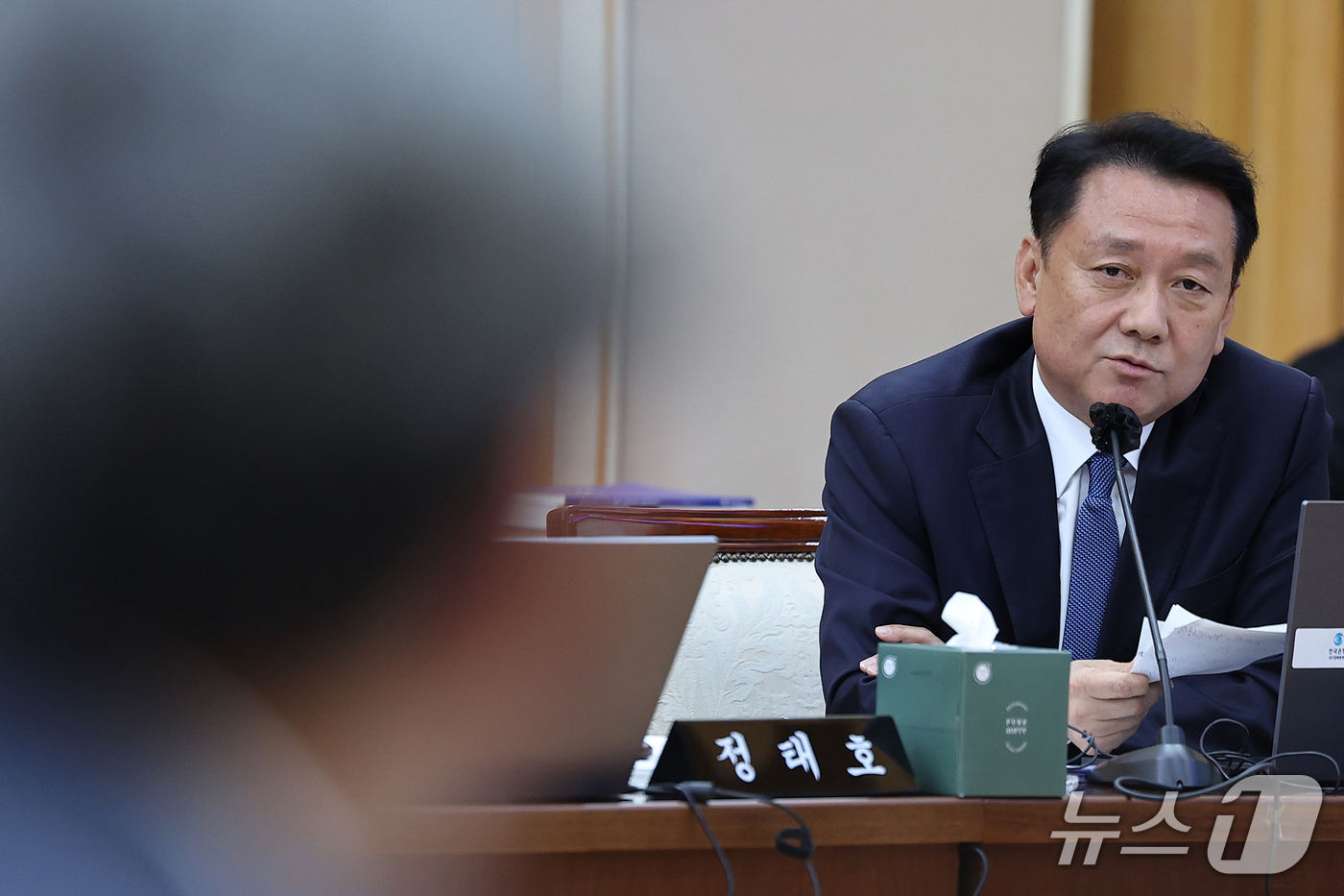 (대구=뉴스1) 공정식 기자 = 이광재 더불어민주당(경기 하남시갑) 의원이 16일 대구 중구 한국은행 대구경북본부에서 열린 국회 재정경제기획위원회의 동북·동남지방데이터청, 부산·대 …