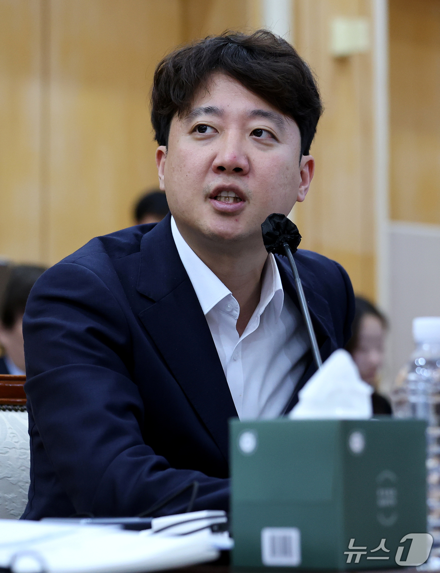(대구=뉴스1) 공정식 기자 = 이준석 개혁신당(경기 화성시을) 의원이 16일 대구 중구 한국은행 대구경북본부에서 열린 국회 재정경제기획위원회의 동북·동남지방데이터청, 부산·대구지 …