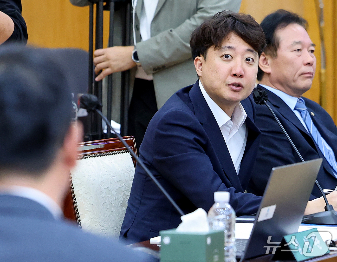 (대구=뉴스1) 공정식 기자 = 이준석 개혁신당(경기 화성시을) 의원이 16일 대구 중구 한국은행 대구경북본부에서 열린 국회 재정경제기획위원회의 동북·동남지방데이터청, 부산·대구지 …