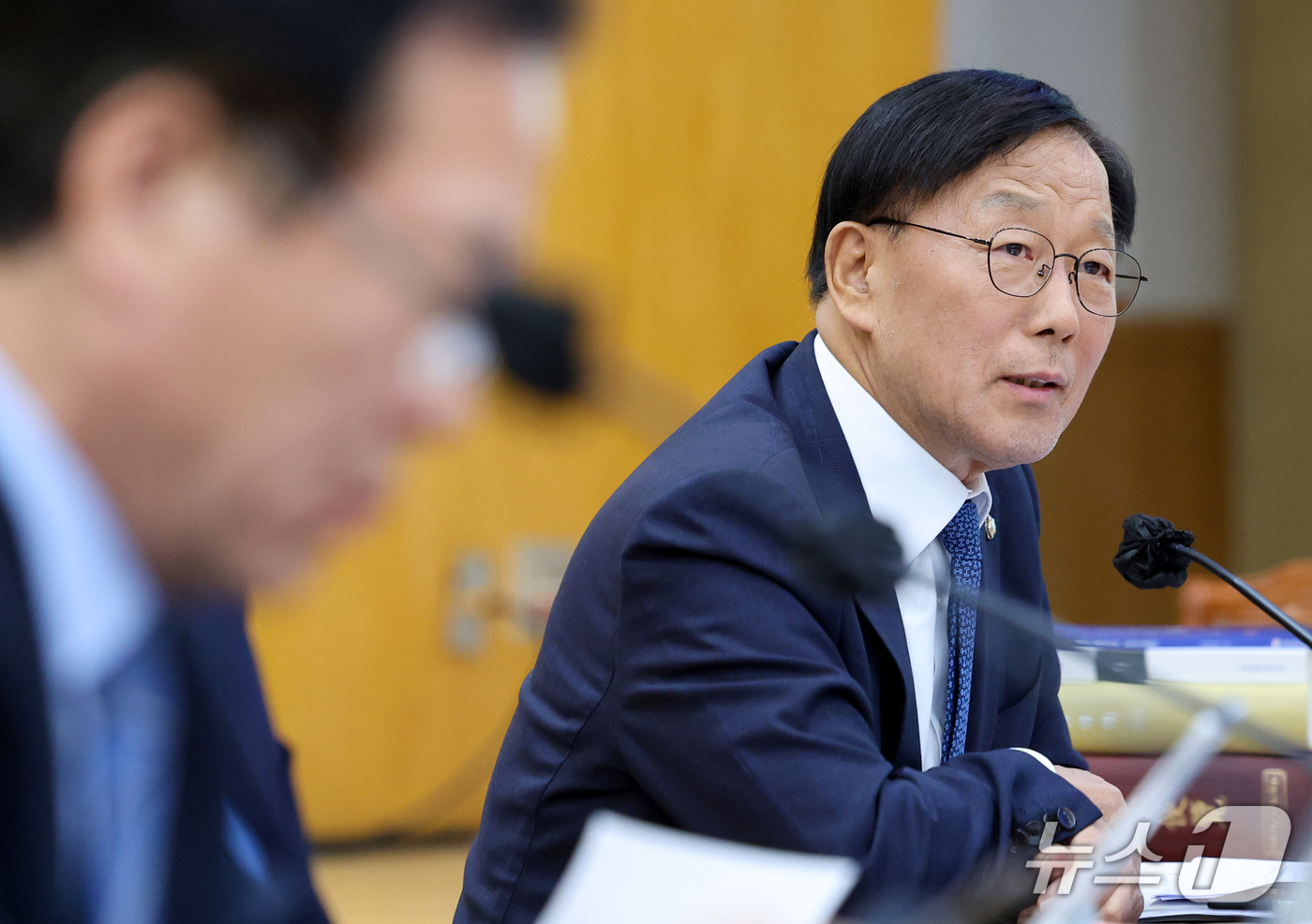 (대구=뉴스1) 공정식 기자 = 윤후덕 더불어민주당(경기 파주시갑)의원이 16일 대구 중구 한국은행 대구경북본부에서 열린 국회 재정경제기획위원회의 동북·동남지방데이터청, 부산·대구 …