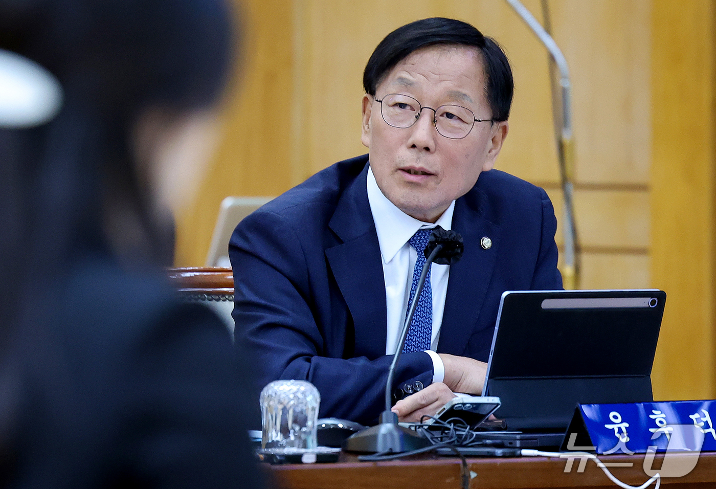 (대구=뉴스1) 공정식 기자 = 윤후덕 더불어민주당(경기 파주시갑)의원이 16일 대구 중구 한국은행 대구경북본부에서 열린 국회 재정경제기획위원회의 동북·동남지방데이터청, 부산·대구 …