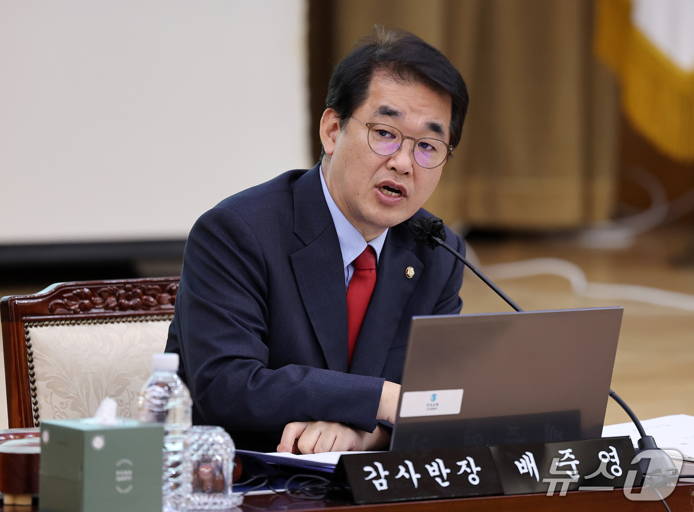 (대구=뉴스1) 공정식 기자 = 배준영 감사반장(국민의힘 인천 중구강화군옹진군)이 16일 대구 중구 한국은행 대구경북본부에서 열린 국회 재정경제기획위원회의 동북·동남지방데이터청, …