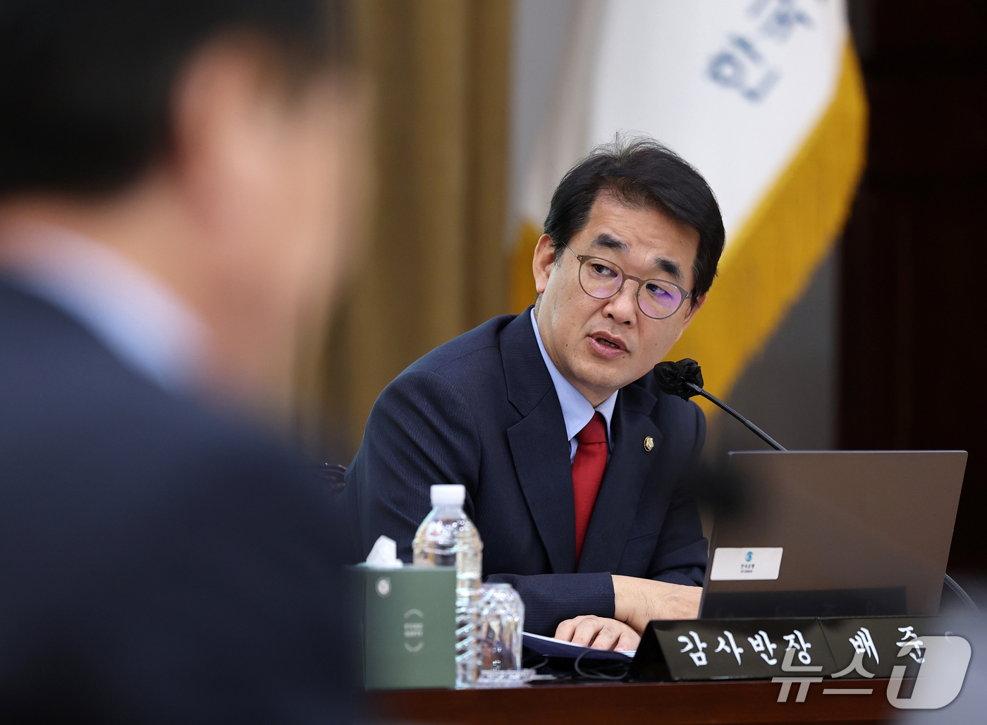 (대구=뉴스1) 공정식 기자 = 배준영 감사반장(국민의힘 인천 중구강화군옹진군)이 16일 대구 중구 한국은행 대구경북본부에서 열린 국회 재정경제기획위원회의 동북·동남지방데이터청, …