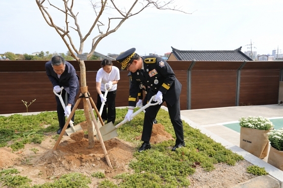 백승두 충남소방본부장, 독도 헬기 추락 故 박단비 소방교 추모식수 참여