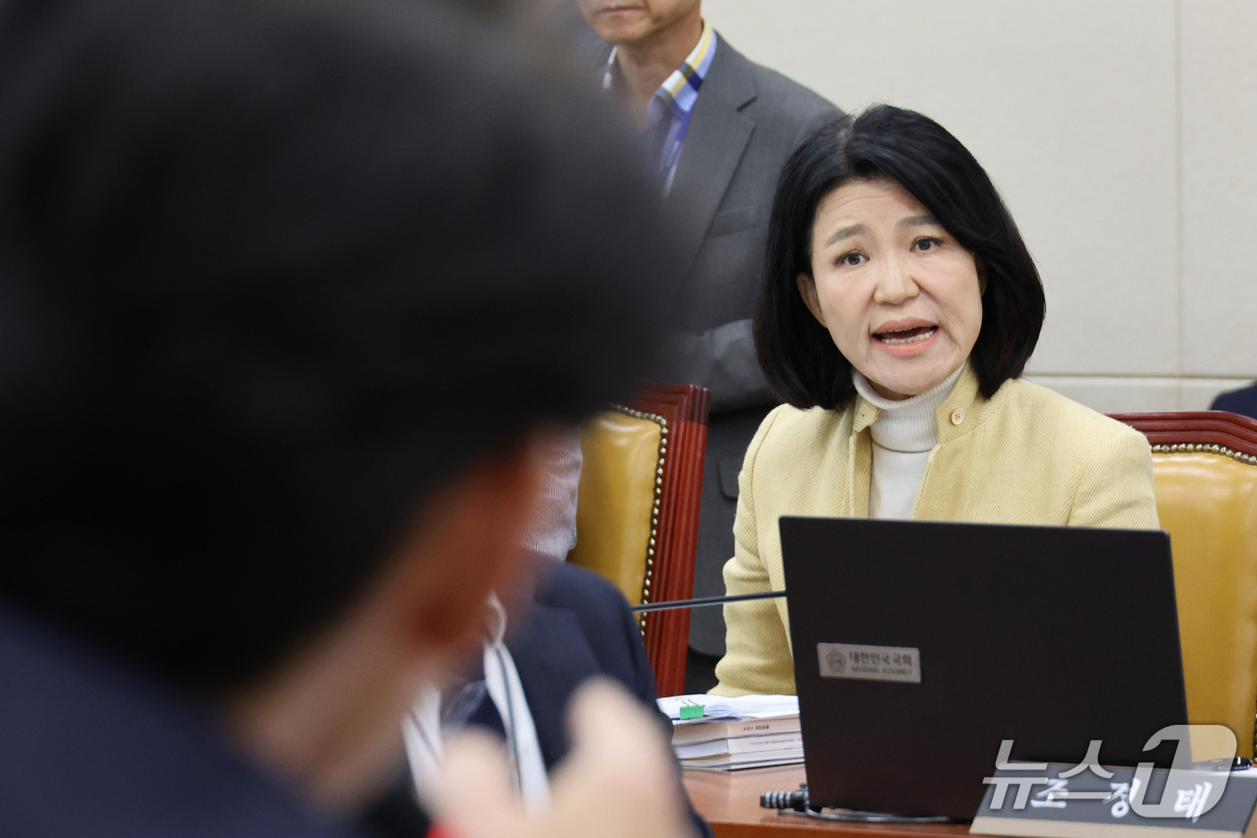 (서울=뉴스1) 신웅수 기자 = 이진숙 국민의힘 의원이 16일 서울 여의도 국회에서 열린 과학기술정보방송통신위원회의 한국방송공사 등에 대한 국정감사에서 자신에 대한 국감 제척안과 …