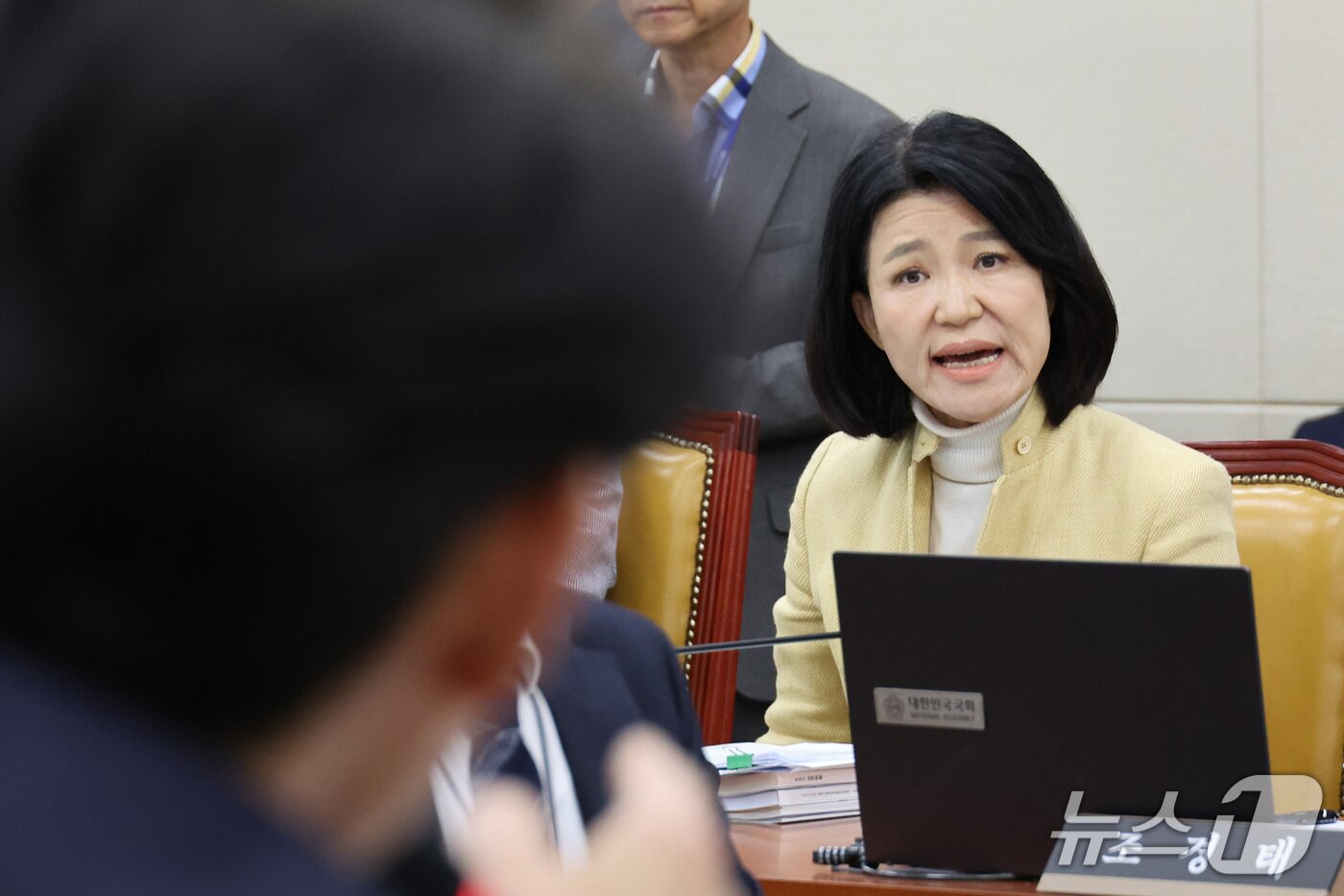 본문 이미지 - 이진숙 국민의힘 의원이 16일 서울 여의도 국회에서 열린 과학기술정보방송통신위원회의 한국방송공사 등에 대한 국정감사에서 자신에 대한 국감 제척안과 관련해 더불어민주당 의원들과 언쟁을 벌이고 있다. 2026.10.16 ⓒ 뉴스1 신웅수 기자