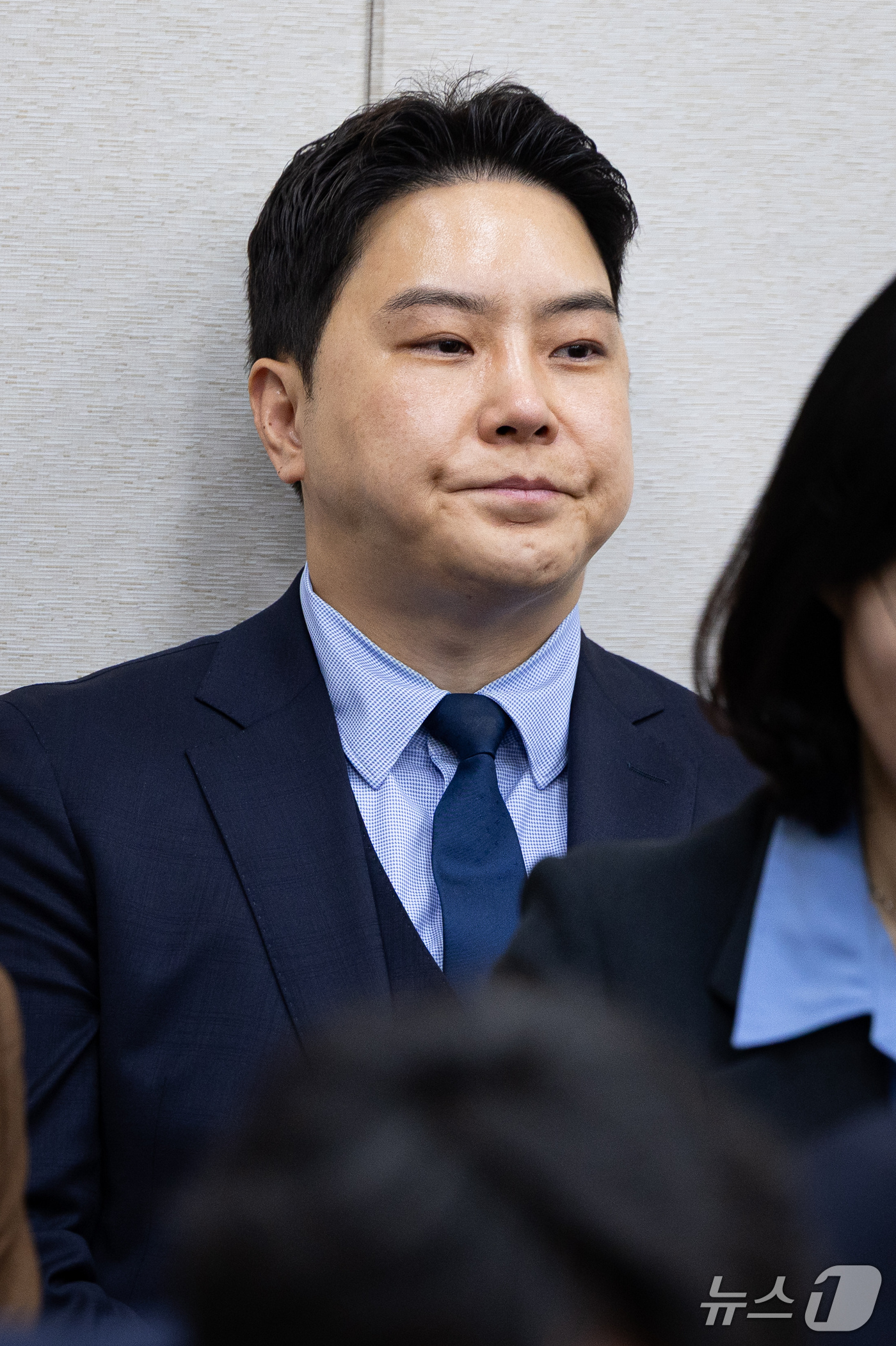(서울=뉴스1) 유승관 기자 = 손율 경기대학교 학교법인 경기학원 이사장이 16일 서울 여의도 국회에서 열린 교육위원회의 서울대학교 등에 대한 국정감사에 일반증인으로 출석해 자리하 …