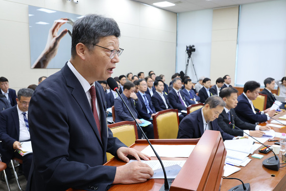 [국감] 업무보고하는 김유열 EBS 사장