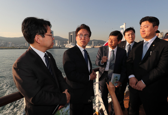 김민석 대표, 부산항 물류 현장 찾아 현장 점검