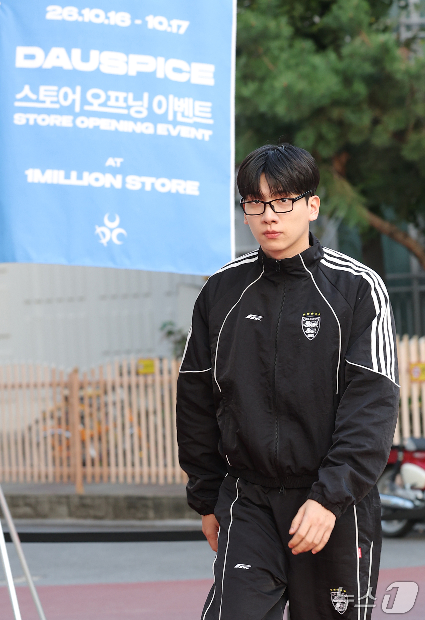 (서울=뉴스1) 권현진 기자 = 빅스 혁이 16일 서울 성동구 원밀리언 스튜디오에서 열린 ‘디오스피스(DAUSPICE) X 하리무 협업’ 기념 ‘PARTY : THE MUSE’에 …