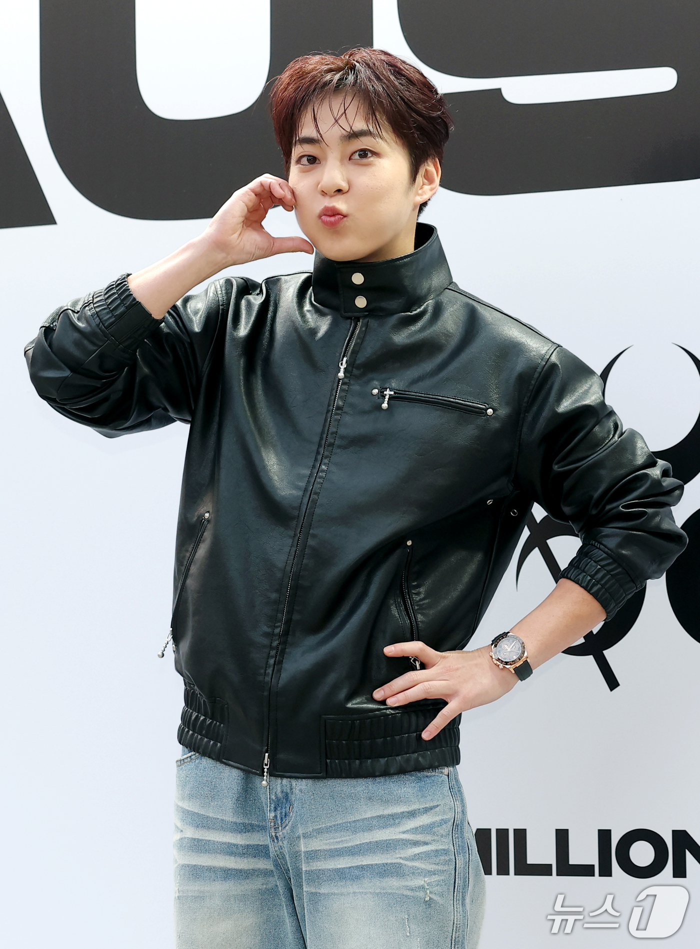 (서울=뉴스1) 권현진 기자 = 가수 시우민이 16일 서울 성동구 원밀리언 스튜디오에서 열린 ‘디오스피스(DAUSPICE) X 하리무 협업’ 기념 ‘PARTY : THE MUSE’ …