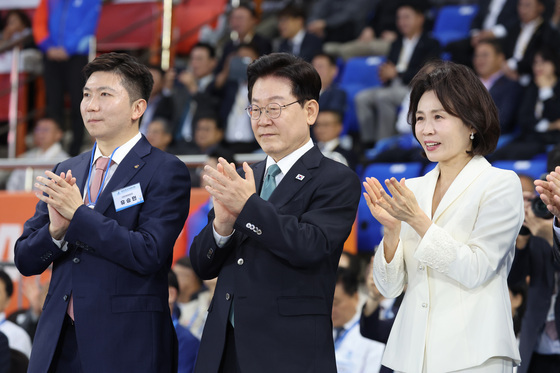 선수단 격려하는 이재명 대통령