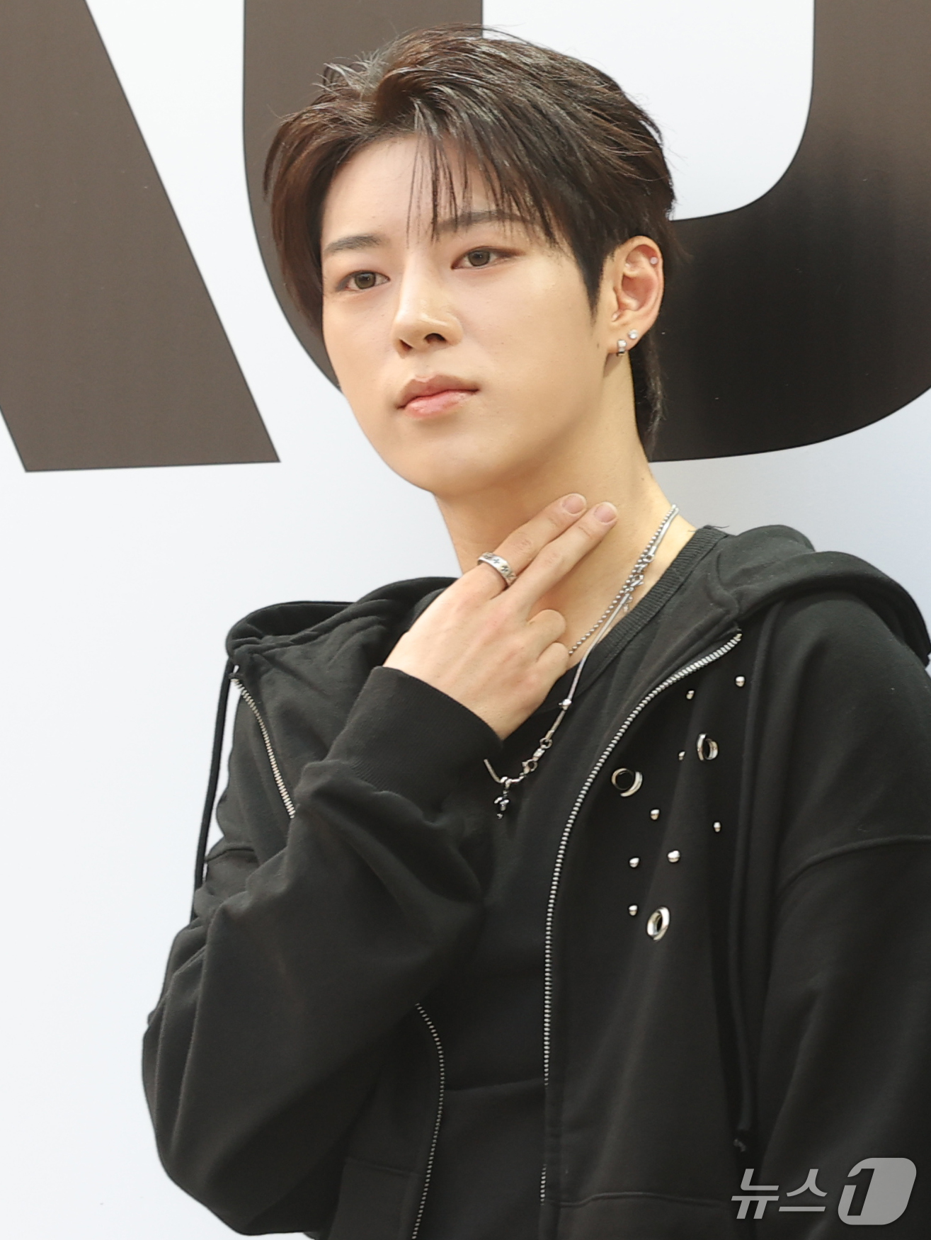 (서울=뉴스1) 권현진 기자 = 나우즈 진혁이 16일 서울 성동구 원밀리언 스튜디오에서 열린 ‘디오스피스(DAUSPICE) X 하리무 협업’ 기념 ‘PARTY : THE MUSE’ …