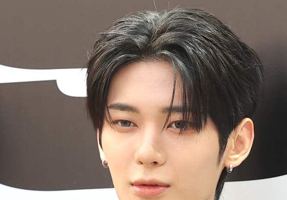 나우즈 시윤, 여심저격 눈빛