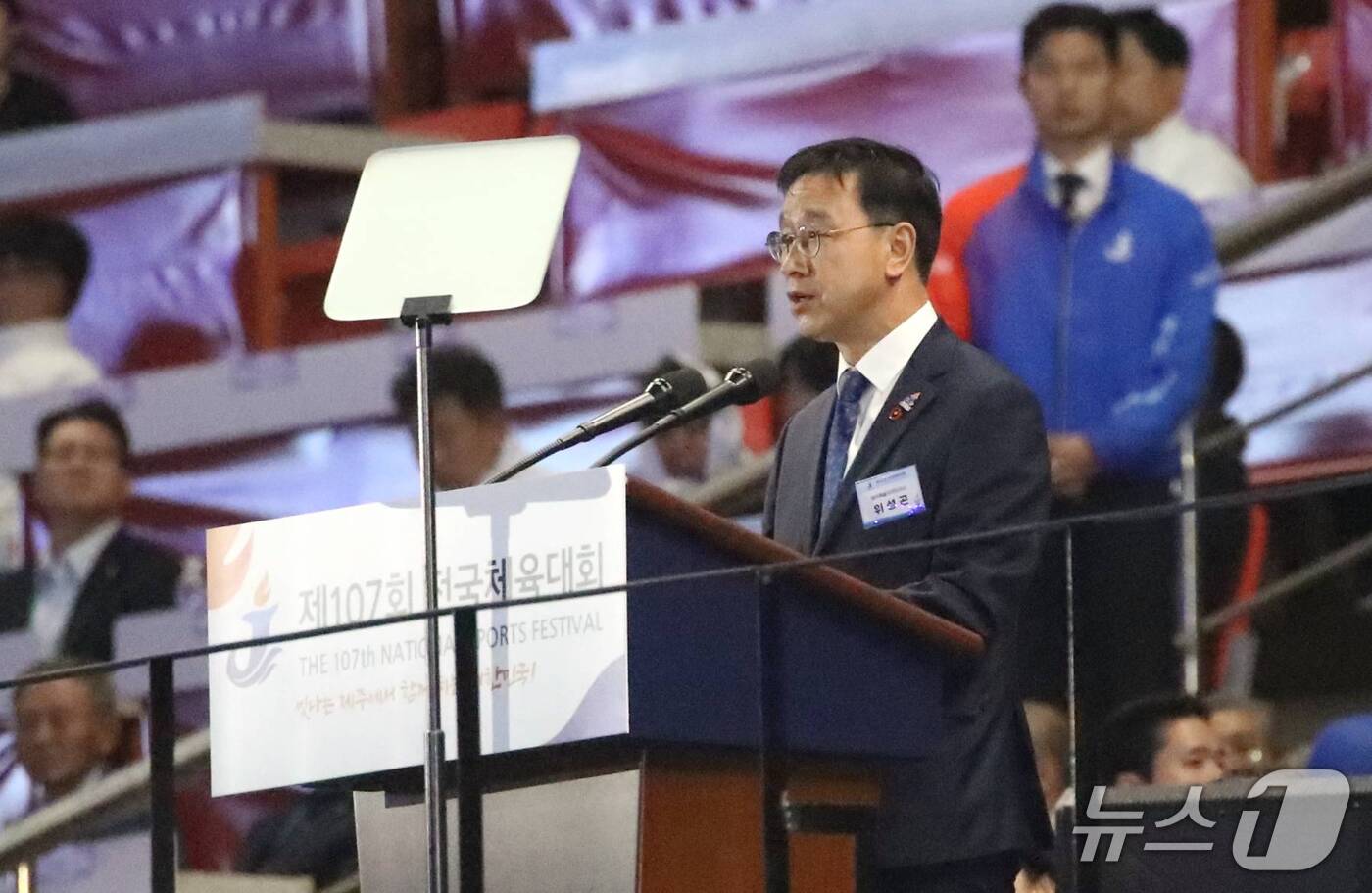 (서귀포=뉴스1) 오미란 기자 = 위성곤 제주특별자치도지사가 16일 오후 제주 서귀포시 법환동 제주월드컵경기장에서 열린 제107회 전국체육대회 개회식에서 환영사를 하고 있다. 20 …