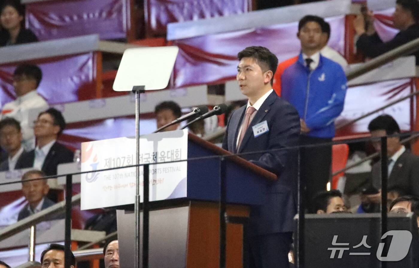 (서귀포=뉴스1) 오미란 기자 = 유승민 대한체육회장이 16일 오후 제주 서귀포시 법환동 제주월드컵경기장에서 열린 제107회 전국체육대회 개회식에서 개회사를 하고 있다. 2026. …