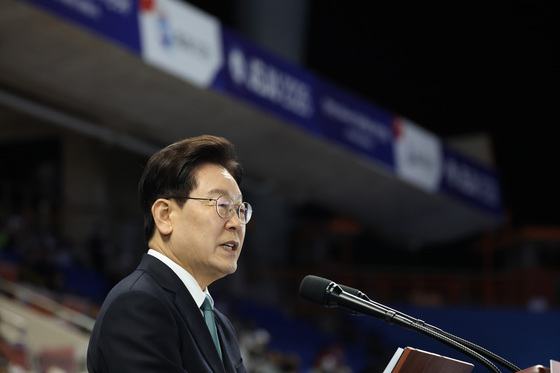 [속보] 李대통령, 부천 공장 화재 순직 소방대원 빈소 조문