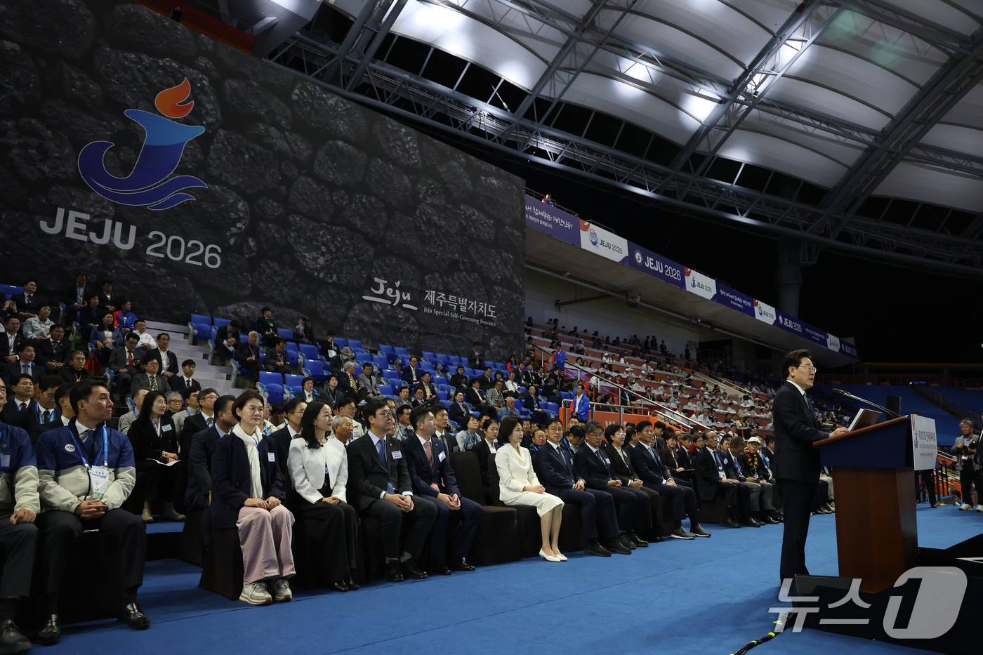 (제주=뉴스1) 이재명 기자 = 이재명 대통령이 16일 제주 서귀포시 제주월드컵경기장에서 열린 제107회 전국체육대회 개회식에서 기념사를 하고 있다. 2026.10.16/뉴스1