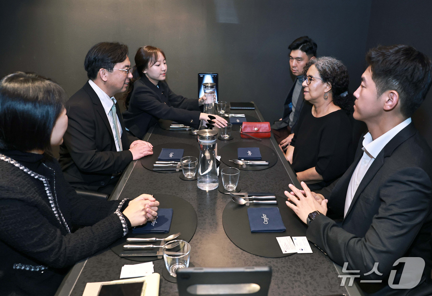 (서울=뉴스1) = 박정성 산업통상부 통상교섭본부장이 16일 서울에서 메릴린 스트릭랜드 미국 하원의원과 면담하고 있다. (산업통상부 제공. 재판매 및 DB 금지) 2026.10.1 …