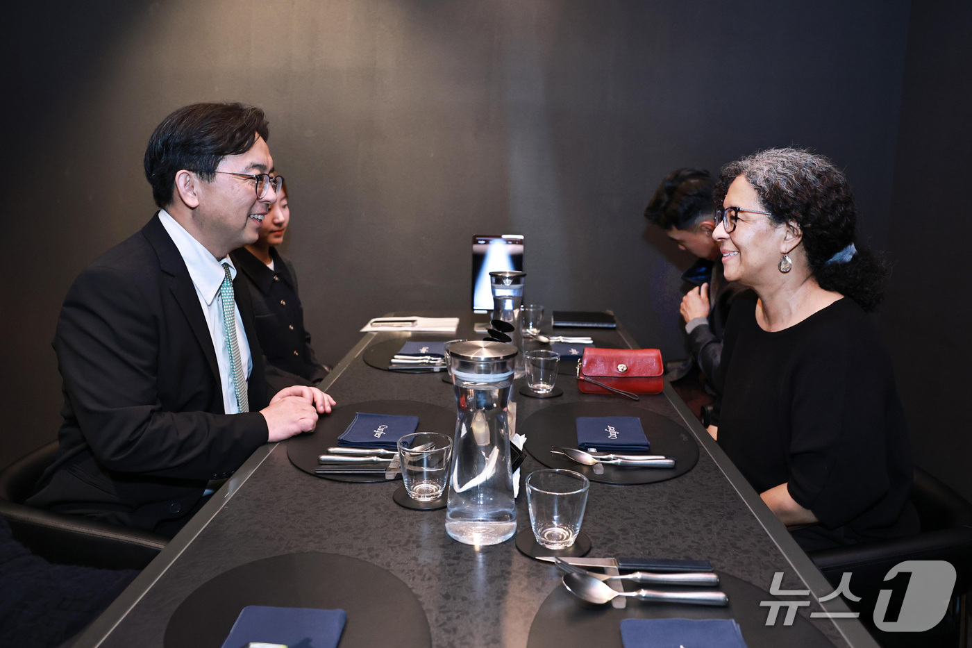 (서울=뉴스1) = 박정성 산업통상부 통상교섭본부장이 16일 서울에서 메릴린 스트릭랜드 미국 하원의원과 면담하고 있다. (산업통상부 제공. 재판매 및 DB 금지) 2026.10.1 …