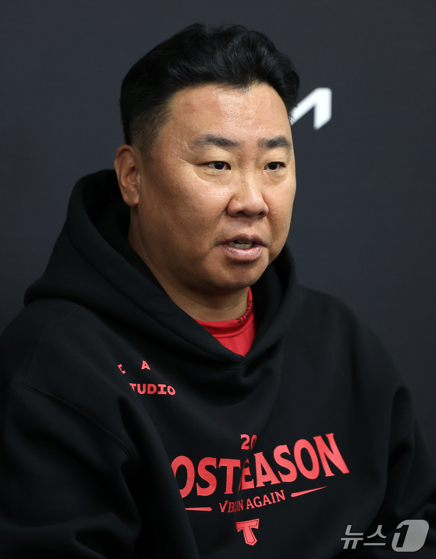 (전남광주=뉴스1) 김진환 기자 = KIA 이범호 감독이 17일 오후 전남광주 기아챔피언스필드에서 열리는 프로야구 2026 신한 SOL KBO 포스트시즌 준플레이오프 1차전 LG …
