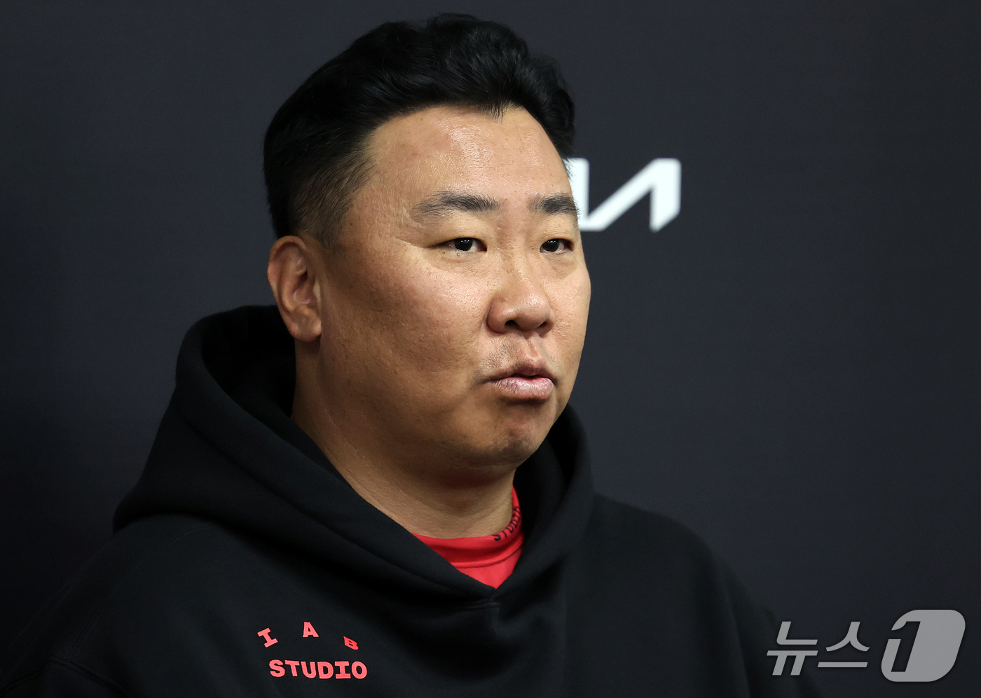 (전남광주=뉴스1) 김진환 기자 = KIA 이범호 감독이 17일 오후 전남광주 기아챔피언스필드에서 열리는 프로야구 2026 신한 SOL KBO 포스트시즌 준플레이오프 1차전 LG …