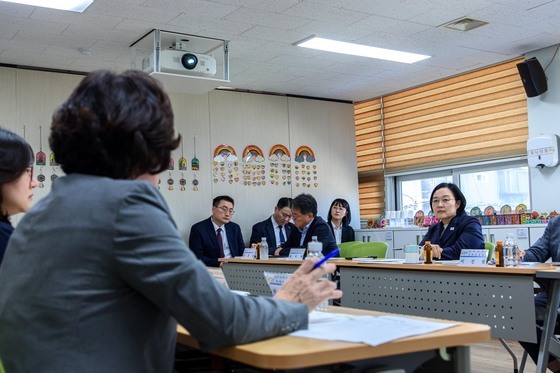 통합돌봄 필요한데 사람, 시설이 없다…"예산 948억 더 늘려야"