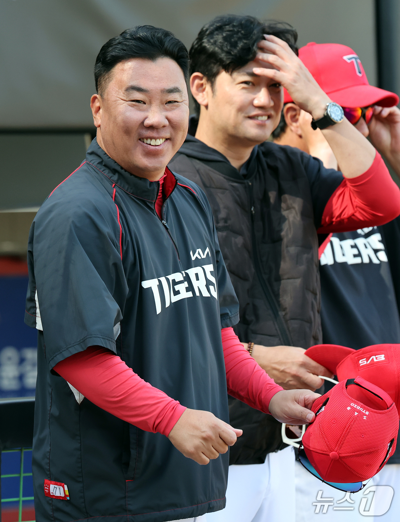 (전남광주=뉴스1) 김진환 기자 = 17일 오후 전남광주 기아챔피언스필드에서 열리는 프로야구 2026 신한 SOL KBO 포스트시즌 준플레이오프 1차전 LG 트윈스와 KIA 타이거 …