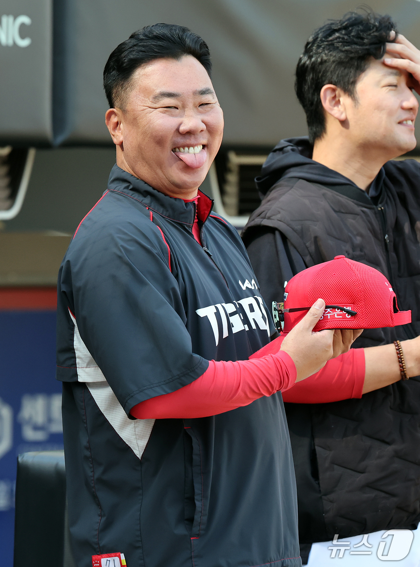 (전남광주=뉴스1) 김진환 기자 = 17일 오후 전남광주 기아챔피언스필드에서 열리는 프로야구 2026 신한 SOL KBO 포스트시즌 준플레이오프 1차전 LG 트윈스와 KIA 타이거 …