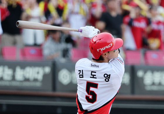'홈런왕' 김도영, 가을야구에도 홈런은 계속된다