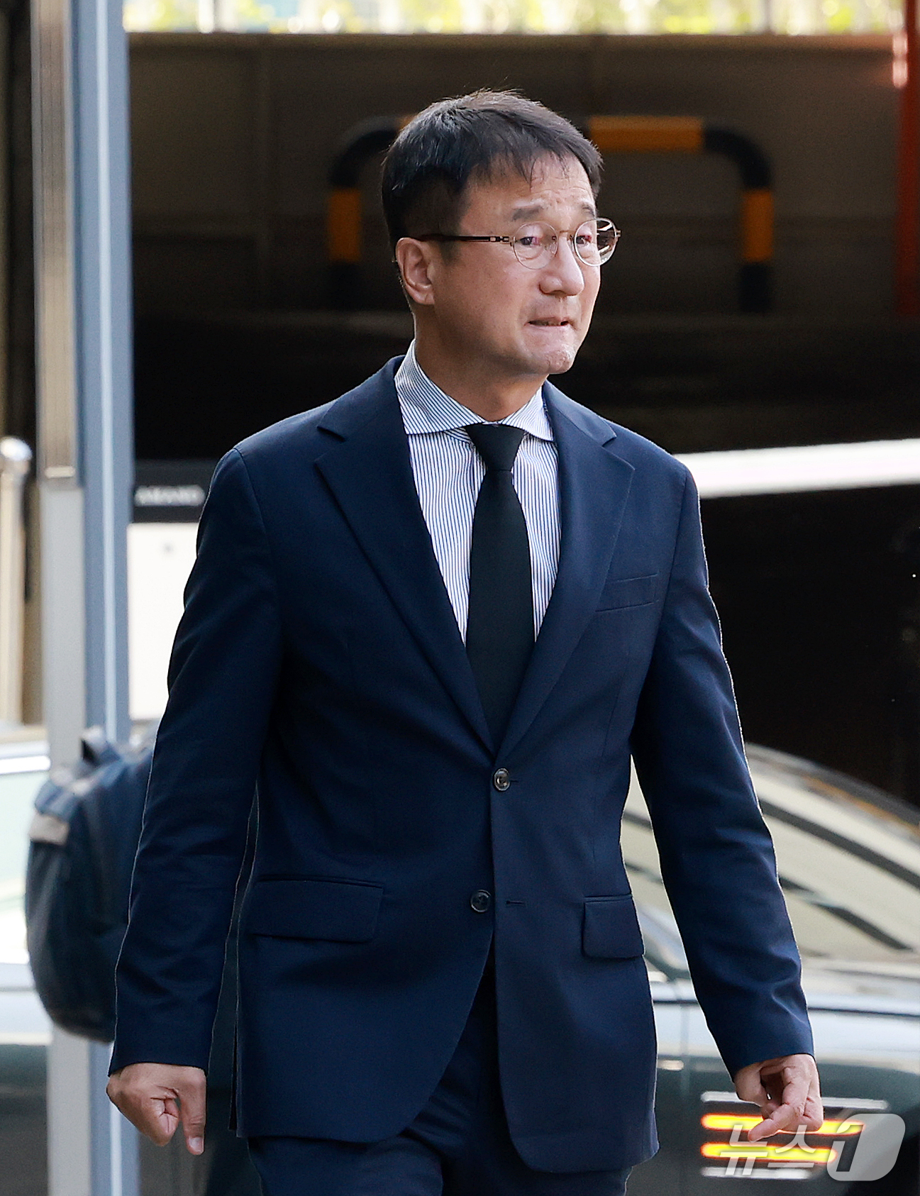 (부천=뉴스1) 이호윤 기자 = 한병도 더불어민주당 원내대표가 17일 경기 부천시 순천향대학교 병원 장례식장에 마련된 부천 도장공장 화재 사망 소방관의 빈소에 조문을 하기 위해 들 …
